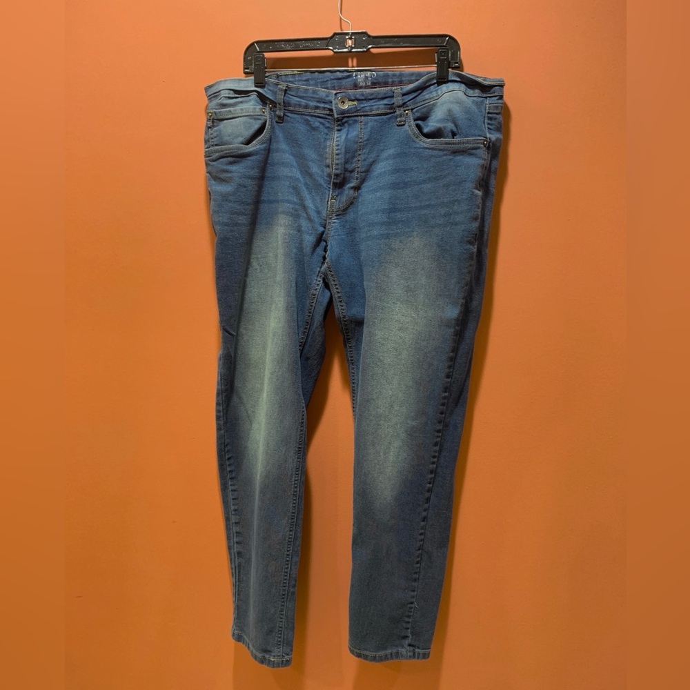Chaps Jeans men’s size 38” x 30 skinny fit blue denim stretchy faded soft comfy